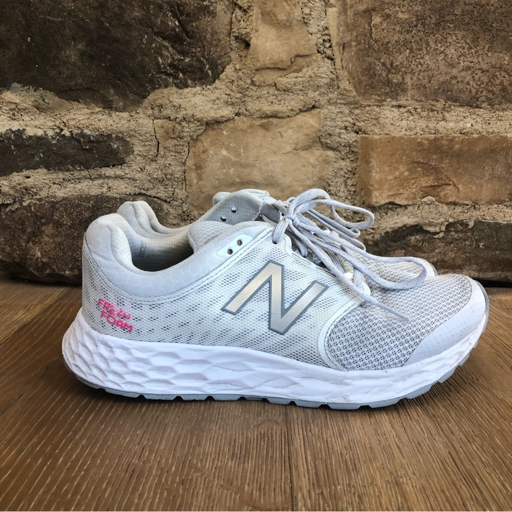 New Balance Fresh Foam 1165 Women's Athletic Cancer Awareness sz7.5  price firm!